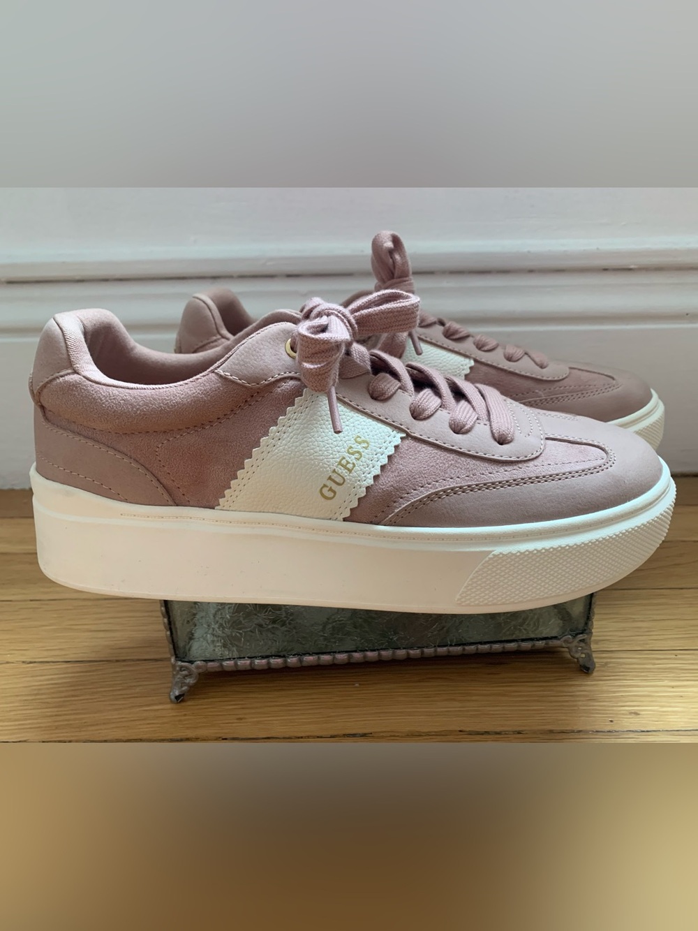 NWOB GUESS Rose Pink & White Haylla Sneakers/Shoes Women’s Size 10M